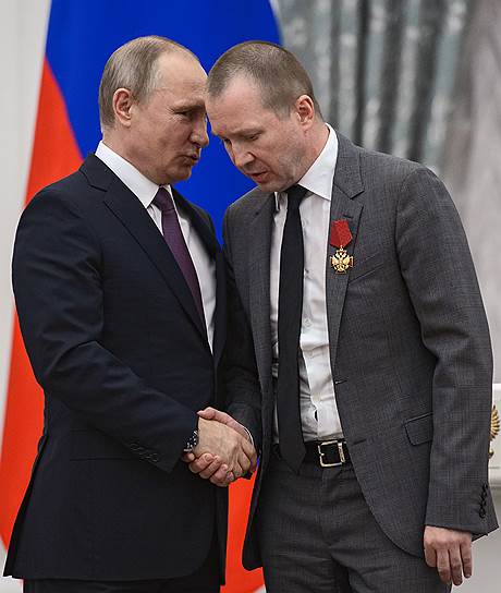 Евгений Миронов думал, что это он шепчется с Владимиром Путиным. А на самом деле это Владимир Путин шептался с Евгением Мироновым