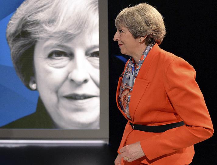 Премьер Великобритании Тереза Мэй (на фото) и лидер лейбористов Джереми Корбин продемонстрировали на дебатах разные подходы к борьбе с терроризмом