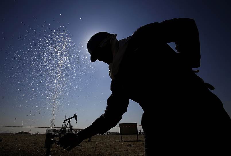 Основа экономики страны — нефтегазовый сектор (более 70% доходов бюджета). Катар находится на третьем месте в мире по доказанным запасам природного газа (24,2 трлн кубометров) и на 12-м по запасам нефти (25,2 млрд баррелей). По объемам добычи природного газа Катар занимает четвертое место в мире (174 млрд кубометров в год)