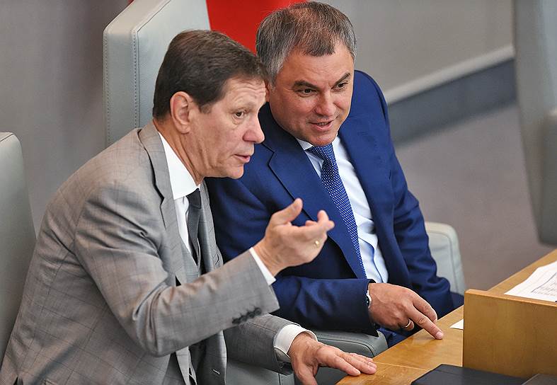 Вячеслав Володин и Александр Жуков (слева) в последний момент придумали, чем еще дополнить законопроект о реновации