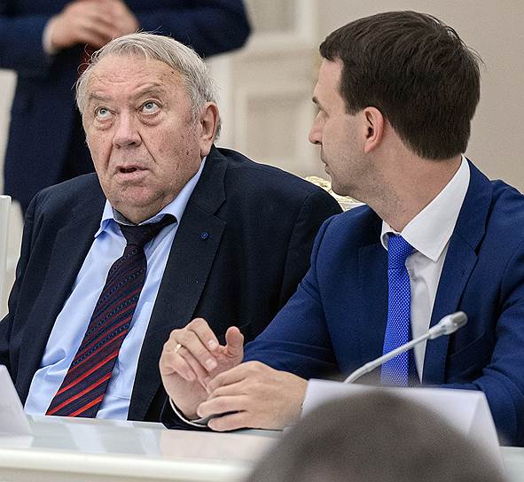 Бывшему главе РАН Владимиру Фортову (на фото слева) и его коллегам, похоже, удалось добиться того, чтобы на пост президента академии могли претендовать больше трех ее членов