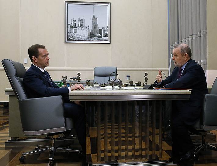 Глава ФСС Андрей Кигим проконсультировал премьер-министра Дмитрия Медведева по вопросу оформления электронного больничного
