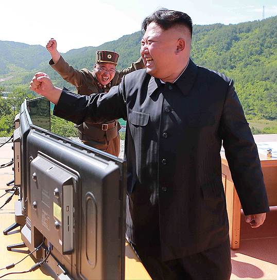 Лидер КНДР Ким Чен Ын лично наблюдал за пуском ракеты «Хвасон-14»