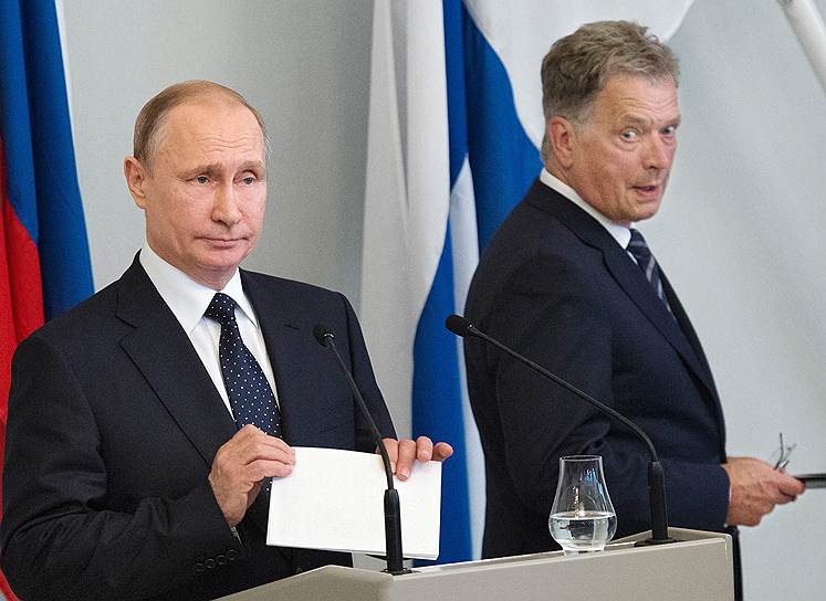 Президент Финляндии Саули Ниинистё на пресс-конференции пытался сохранить нейтралитет, в отличие от президента России Владимира Путина