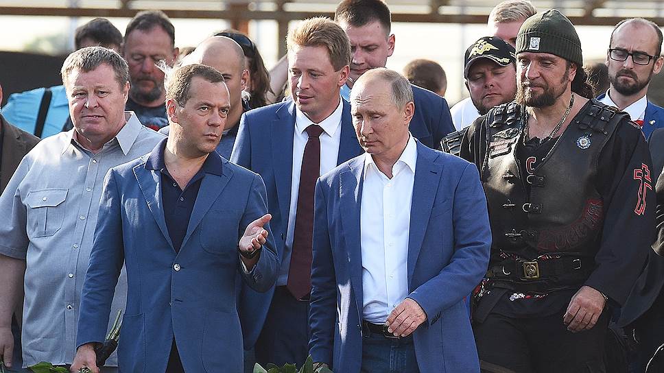 Как президент и премьер провели пятницу и какие предложения Владимир Путин получил от жителей Крыма