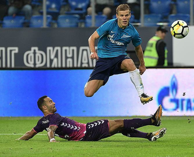 Форвард «Зенита» Александр Кокорин забил оба мяча в ворота «Утрехта» и вывел свою команду в групповой этап