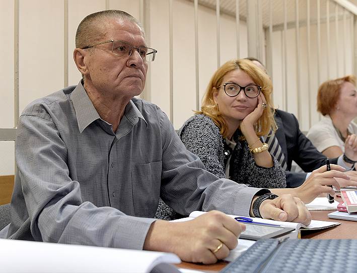 Оценка характера деятельности Алексея Улюкаева в правительстве судом зависит от того, с какой стороны на нее предполагается смотреть