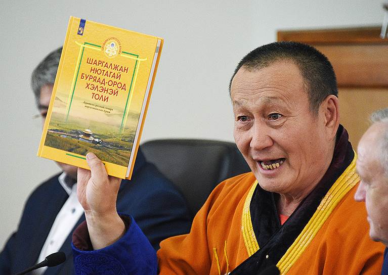 Глава Буддийской традиционной сангхи России Дамба Аюшеев станет для главы региона мерилом правильного отношения к бурятскому языку