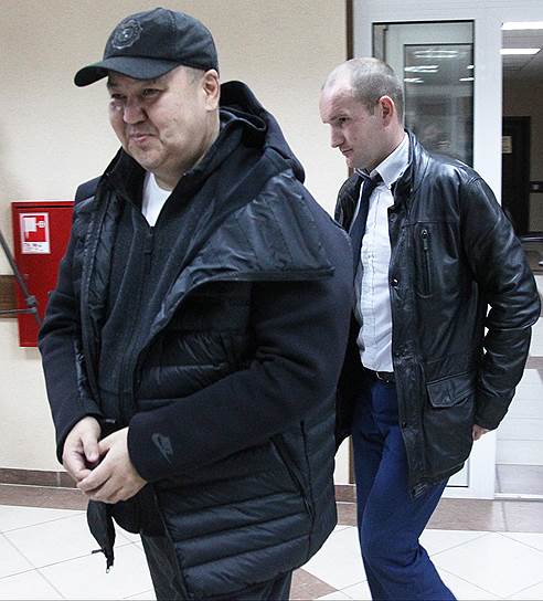 Бывший начальник тыла нижегородской полиции Ихтияр Уразалин (слева) сказал в суде, что не понимает, за что привлечен к уголовной ответственности