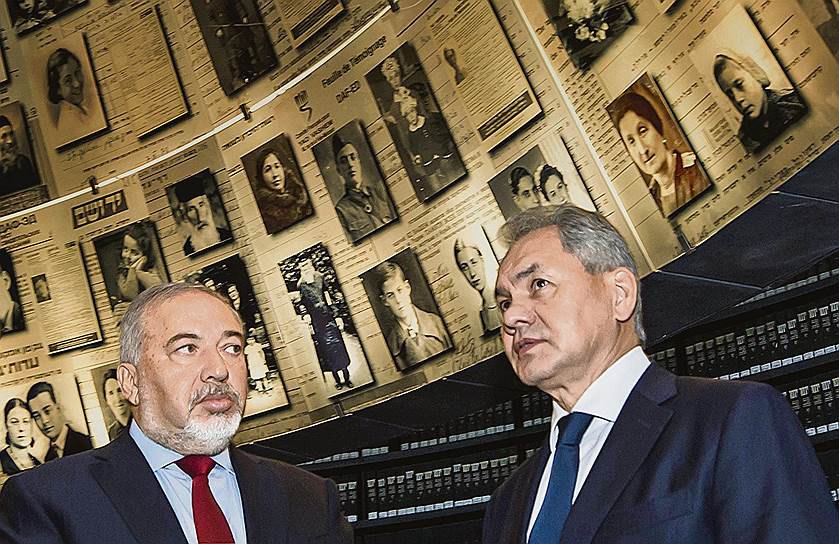 Сергей Шойгу два дня посвятил обсуждению иранского вопроса с израильским руководством (на фото слева — Авигдор Либерман)