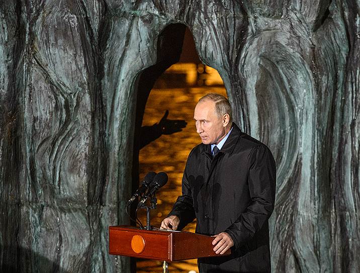Президент России Владимир Путин напомнил, что «репрессии не щадили ни талант, ни заслуги перед родиной, ни искреннюю преданность ей»
