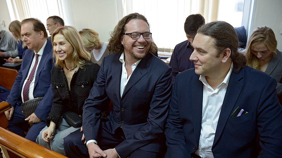 Бывший депутат Госдумы Максим Шингаркин (справа) поможет Сергею Полонскому (второй справа) стать политиком