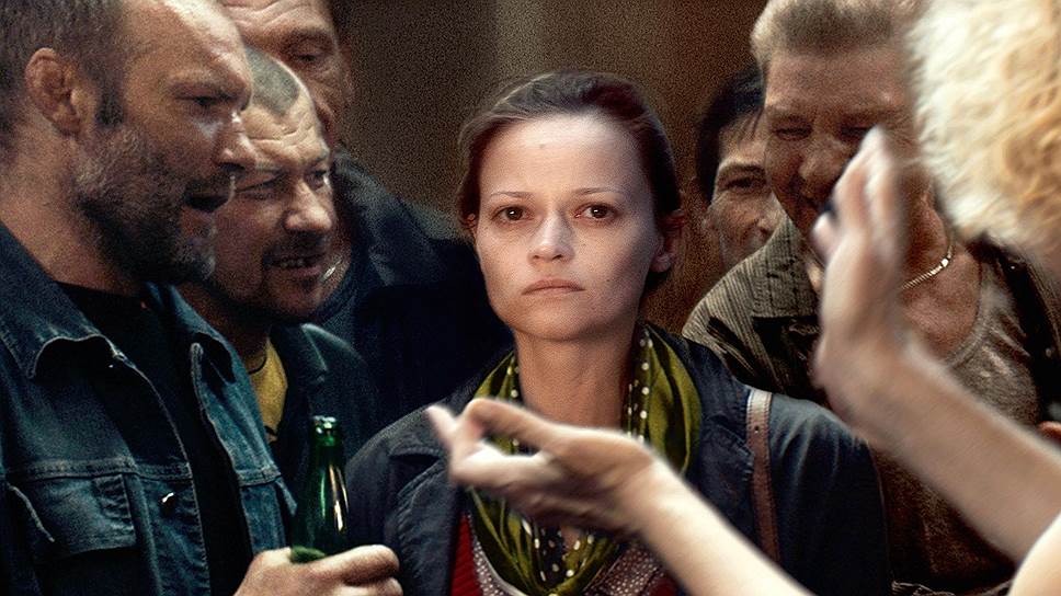 «Кроткая» Сергея Лозницы — это не фильм в чистом смысле, а кошмарная греза о больной стране, которая не хочет проснуться