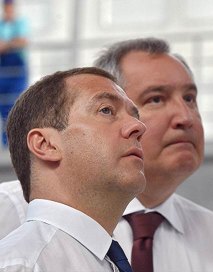 Премьер Дмитрий Медведев обратил внимание своего заместителя Дмитрия Рогозина на то, что космическая отрасль находится на ненадлежащей высоте