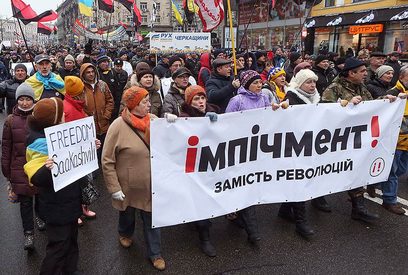 Сторонники Михаила Саакашвили убеждены, что только импичмент президента Порошенко спасет Украину от очередной революции