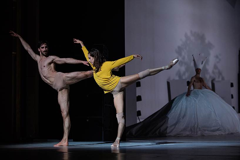 В пестром балете игрушками хореографу служат наряду с классическим наследием современное искусство, мода и даже цирк