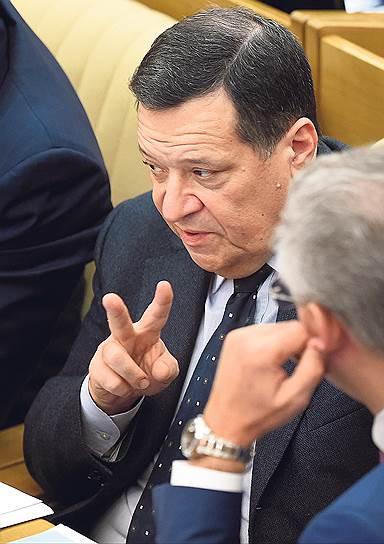 Глава бюджетного комитета Госдумы Андрей Макаров представил нижней палате поправки о втором за шесть лет списании налоговых долгов граждан