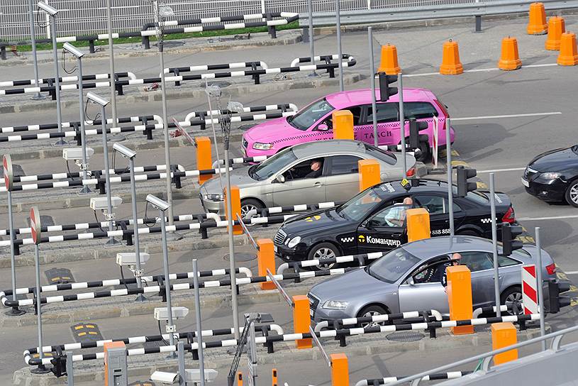 Автомобилистов ждут дополнительные проверки на подъезде к аэропортам и вокзалам