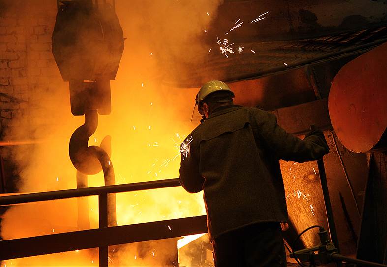 Обрабатывающую промышленность тянет на дно металлургия — хотя эксперты подозревают, что у отрасли проблема не с выпуском, а со статистикой