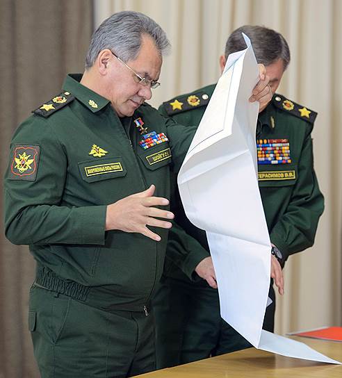 Министр обороны России Сергей Шойгу (слева)
