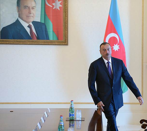 Президент Азербайджана Ильхам Алиев объявил о досрочных выборах главы государства
