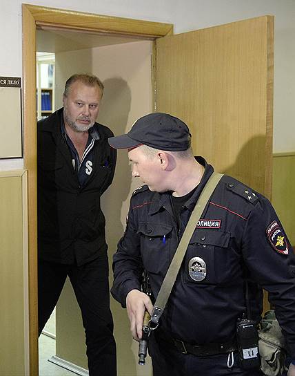 Олегу Коршунову (слева) инкриминировали преступление, расследование которого, по версии защиты, он сам же инициировал