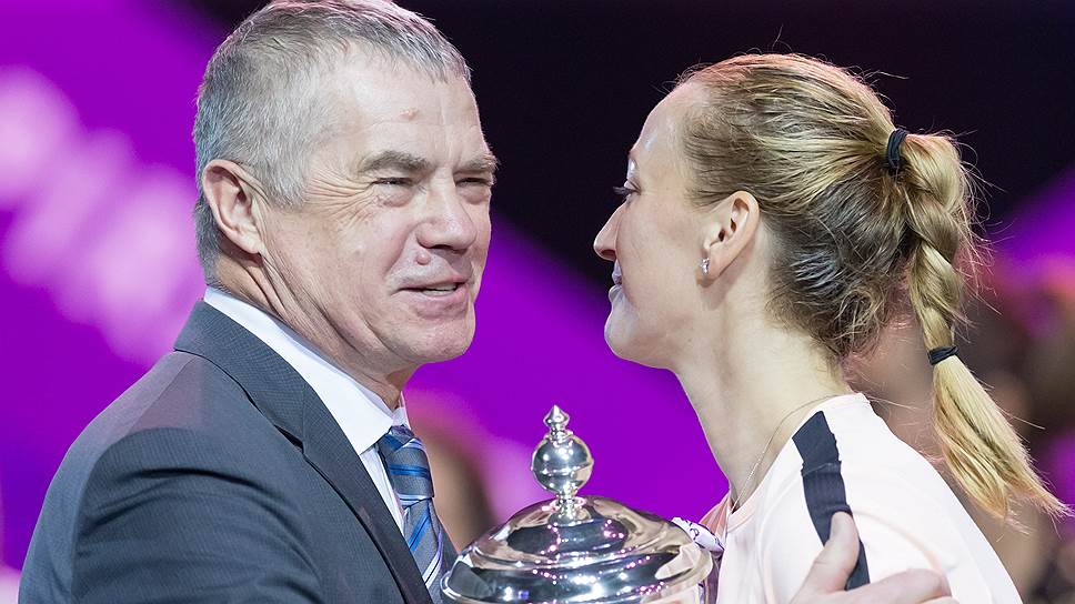 Александр Медведев поздравляет чемпионку Wimbledon 2011 и 2014 годов Петру Квитову с победой на турнире St. Petersburg Ladies Trophy