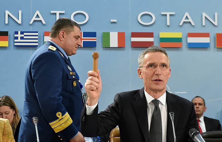 Генсек НАТО Йенс Столтенберг призвал министров стран—членов альянса активнее выполнять свои обязательства по повышению оборонных расходов