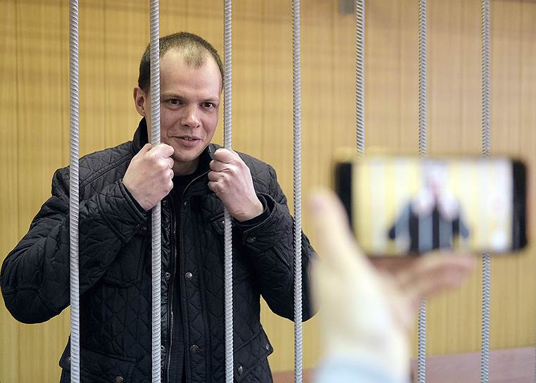 Дмитрию Борисову грозят три года колонии, после того как он попытался защитить от полицейских друга, снимавшего задержания участников митинга 26 марта 2017 года