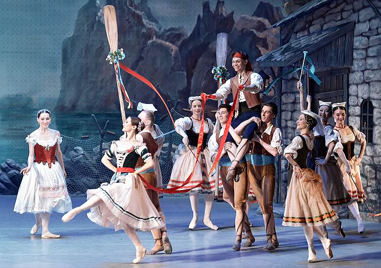 В галопирующем каскаде танцев не нашлось места для изложения сюжета большого романтического балета