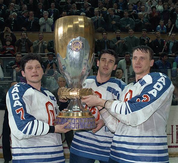 Тольяттинская «Лада», исключенная из числа участников чемпионата КХЛ, дважды — в 1994 и 1996 годах — выигрывала чемпионат России