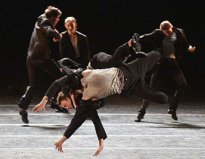 В балете «Минус 16» российские артисты впервые почувствовали себя отвязно, как на танцполе