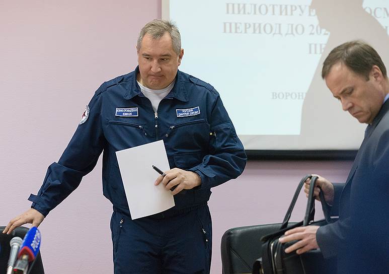 Дмитрий Рогозин (слева) и Игорь Комаров по-разному оценили вклад «Роскосмоса» в создание окололунной станции Deep Space