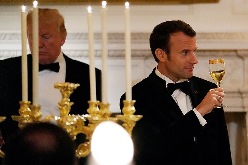 Эмманюэль Макрон произносит тост во время торжественного ужина в Белом доме