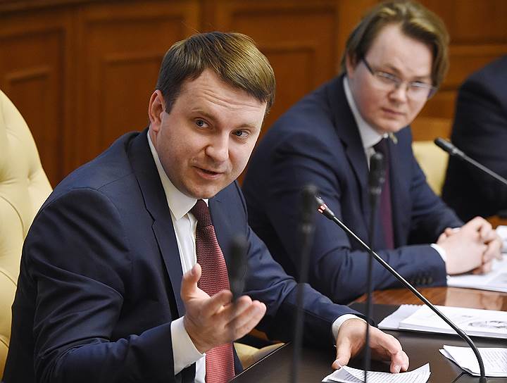 Глава Минэкономики Максим Орешкин (слева) признал, что Росаккредитация под руководством Алексея Херсонцева заработала, но недобросовестные участники с рынка еще не ушли