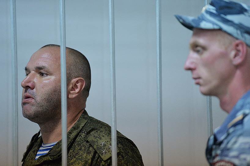 Олегу Пономареву (слева) предстоит изучить 500 томов обвинений