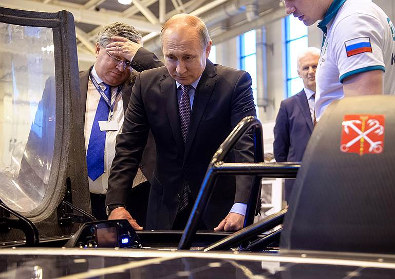 Глаза Владимира Путина посветлели при взгляде на солнцемобиль