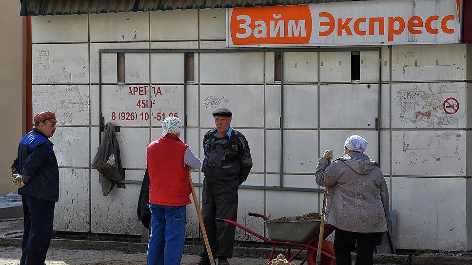 Снято с контроля. Сотрудник коммунальной службы на входе. Коммерсант подпольный.