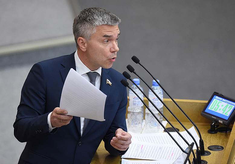 Евгений Ревенко называет поправки о штрафах за «вовлечение» несовершеннолетних в массовые акции «законопроектом о политических педофилах»
