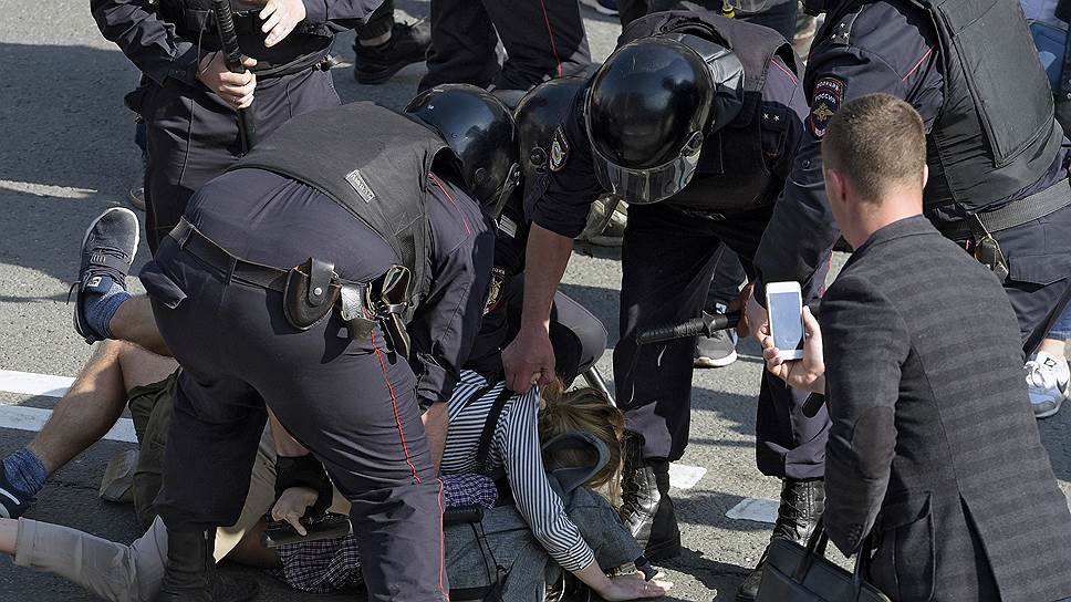Избитые полицией и казаками участники митингов 5 мая направили заявления в СКР