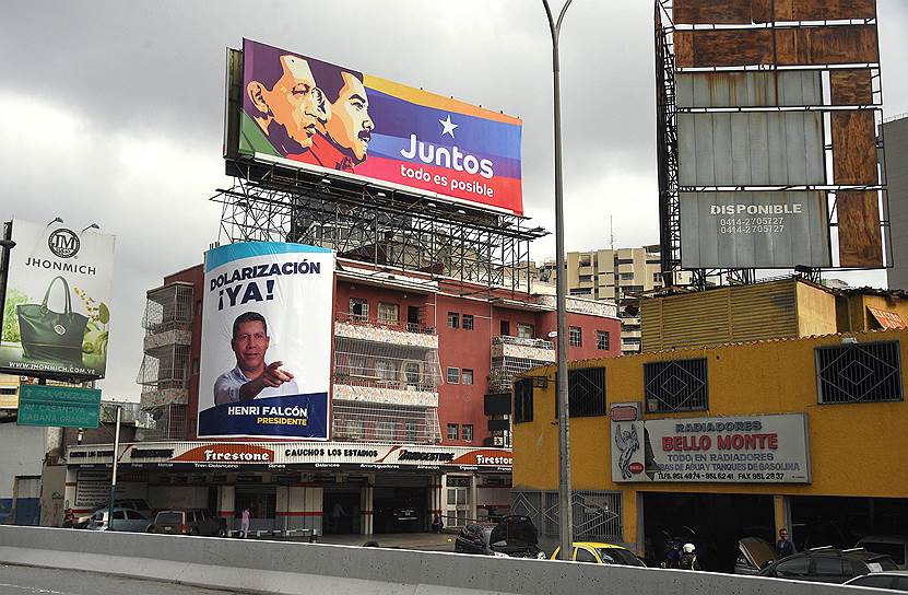 Николас Мадуро, постоянно напоминавший избирателям о том, что является политическим наследником президента Чавеса (на плакате сверху), явно доминировал в наглядной агитации над прочими кандидатами