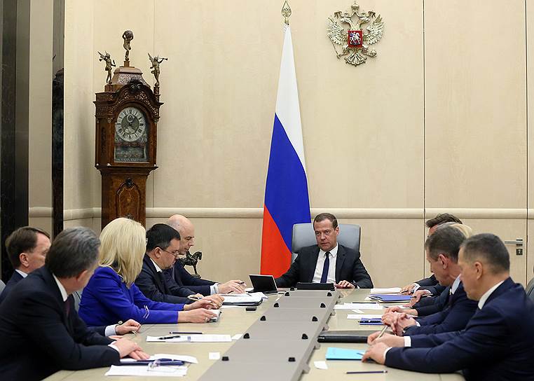 Глава правительства Дмитрий Медведев обозначил обновленному составу своих замов фронт работ на ближайшую шестилетку