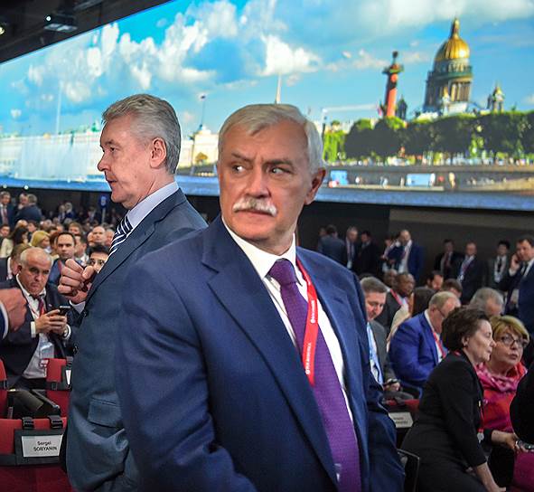 Губернаторы Москвы и Санкт-Петербурга держали на форуме оборону