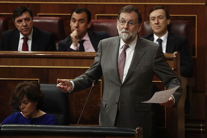 Премьер Испании Мариано Рахой попытался убедить депутатов в том, что его отставка, которой добиваются оппозиционные партии, дестабилизирует ситуацию в стране
