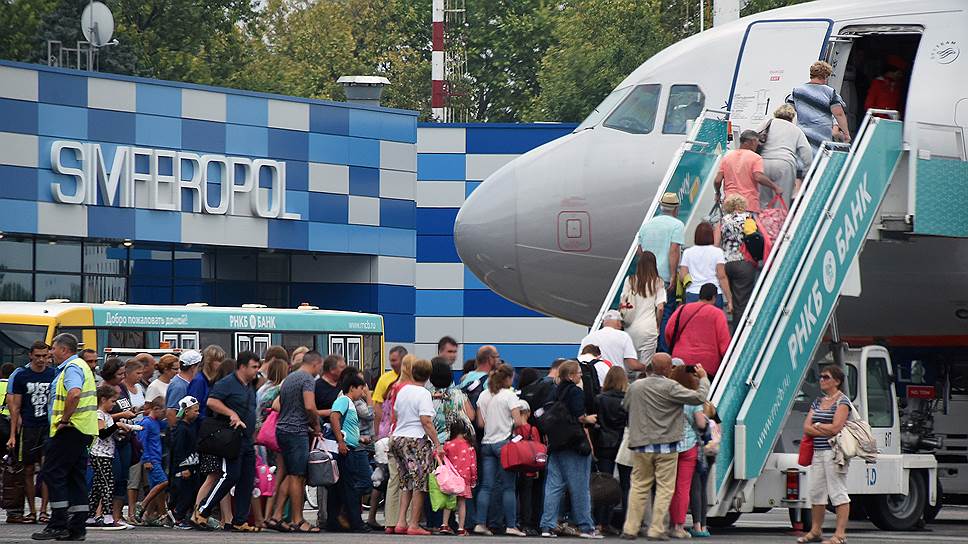Авиакомпании сокращают число рейсов в Симферополь