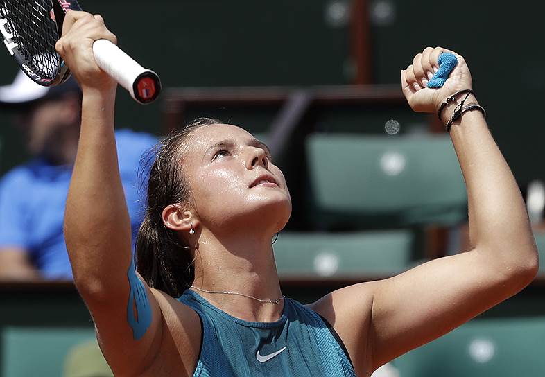 Из восьми теннисисток, вышедших в четвертьфинал Открытого чемпионата Франции, 21-летняя Дарья Касаткина оказалась самой молодой