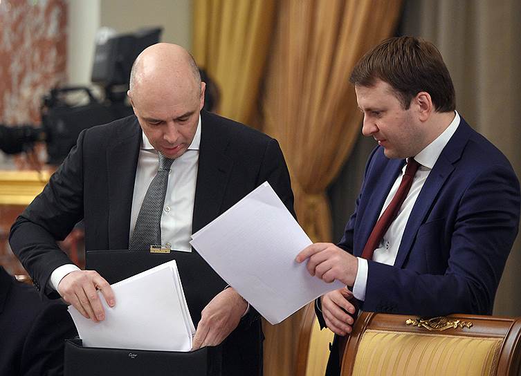 По настоянию первого вице-премьера Антона Силуанова (слева) инфраструктурные идеи министра экономики Максима Орешкина будут упакованы в бюджетный портфель расходов
