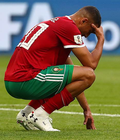 Забив мяч в собственные ворота и подарив три очка сборной Ирана, марокканский защитник Азиз Бухаддуз огорчил себя и свою команду
