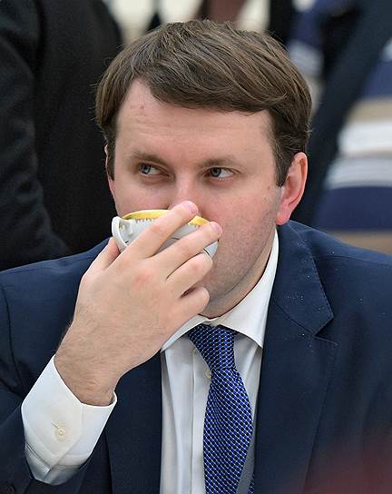 Министр экономики Максим Орешкин проводит последние спокойные минуты перед уходом на фронт торговой войны