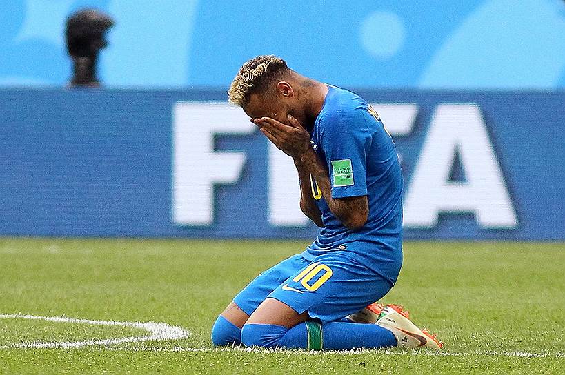 Победа сборной Бразилии над Коста-Рикой получилась настолько трудной, что Неймар после финального свистка дал волю эмоциям и заплакал
